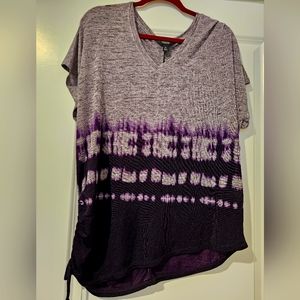 Simply Vera v neck shirt XL.  Purple and lavender